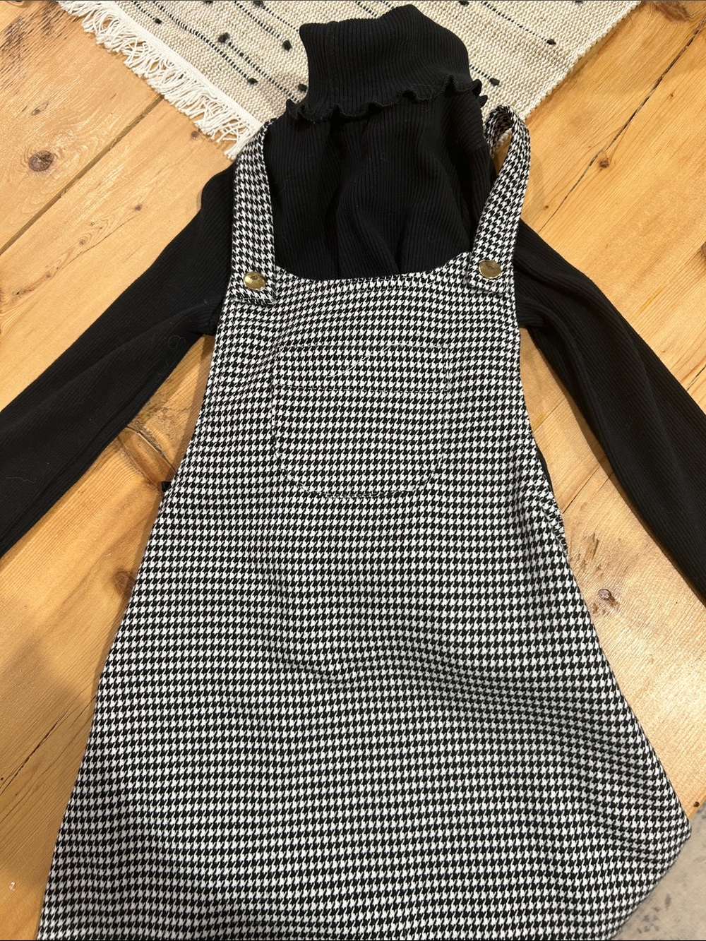 Max Studio Kids Size 5 checkered turtle neck dress